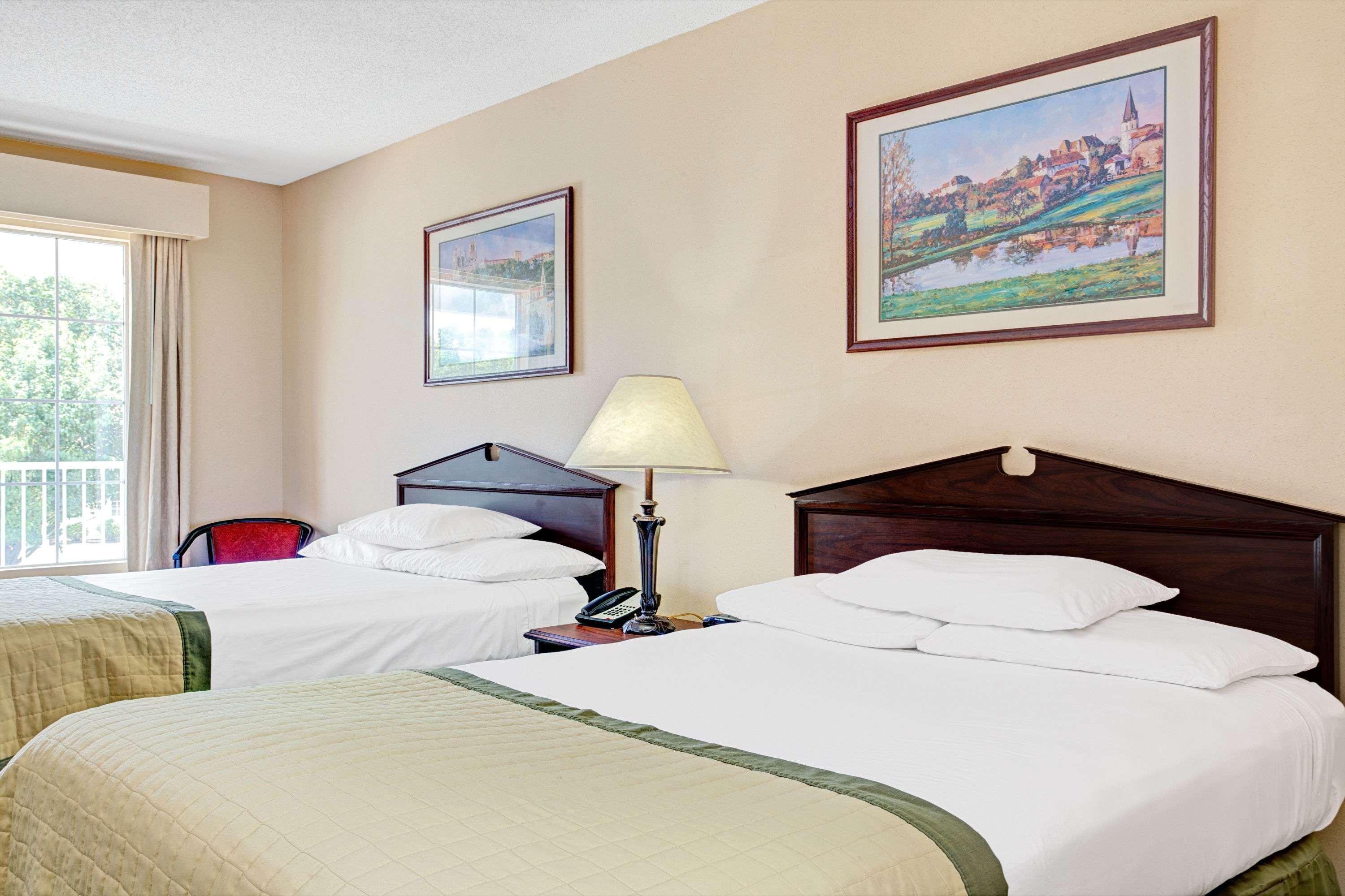 Baymont By Wyndham Smithfield Hotel Exterior photo