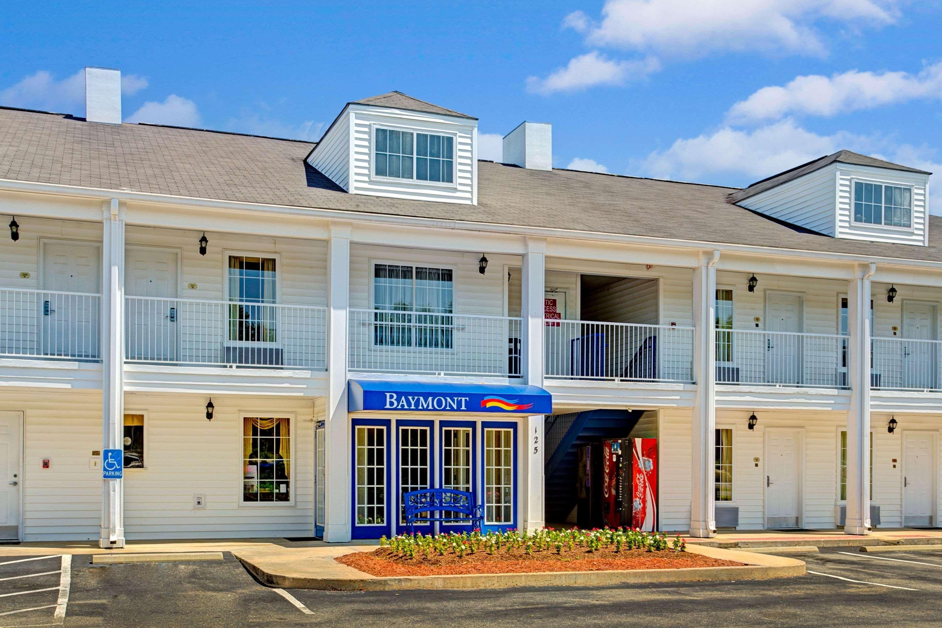 Baymont By Wyndham Smithfield Hotel Exterior photo